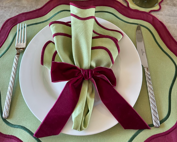 Rond de serviette noeud en velour rose fuchsia