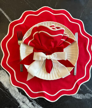 Lot de deux serviettes rouges et deux ronds de serviettes