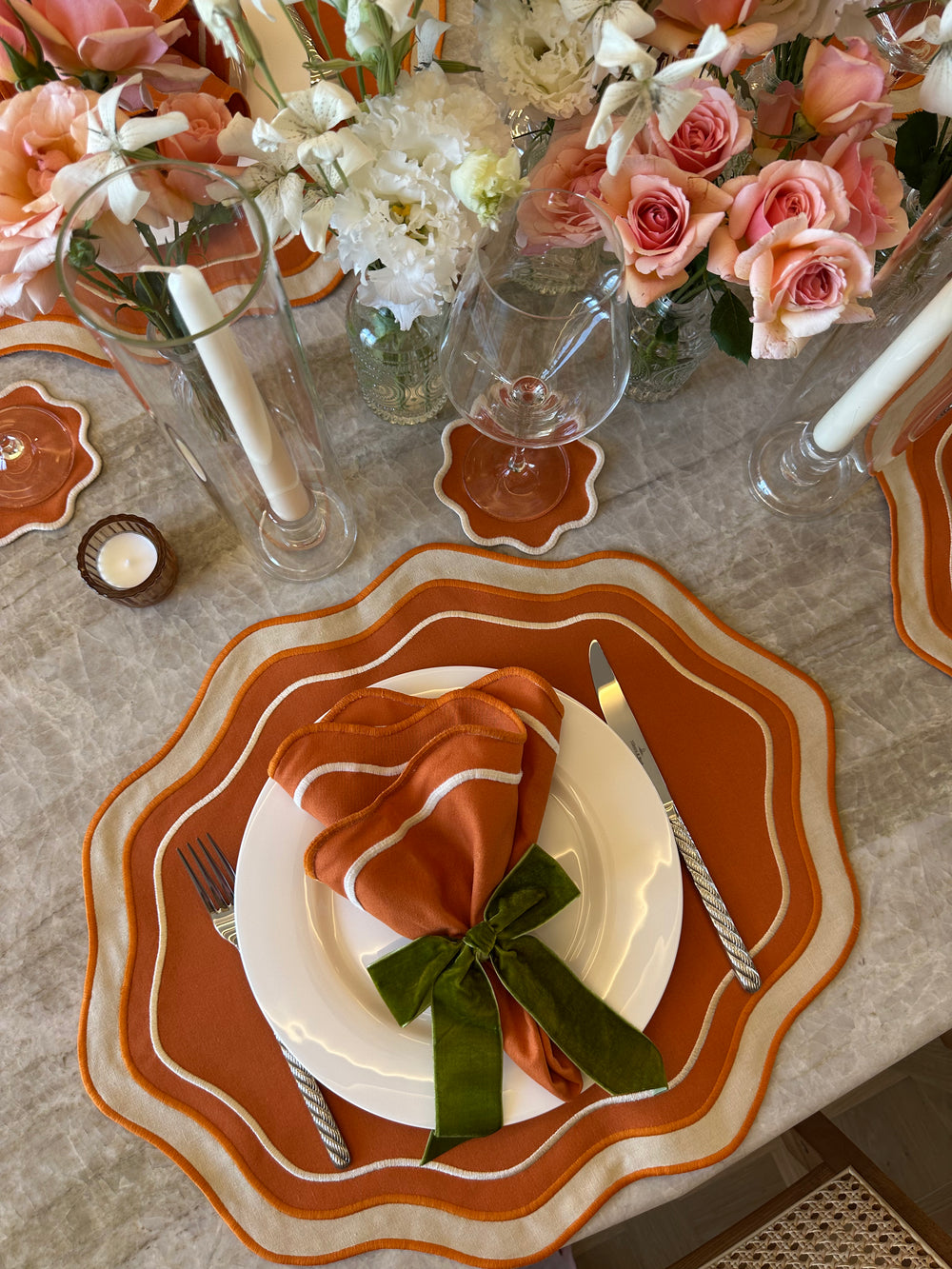 Lot assorti : 1 set de table, 1 serviette, 1 dessous de verre - Collection ALBA- SANS le rond de serviette