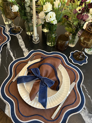 L'ensemble Brownie (set de table, serviette, dessous de verre, un rond de serviette)