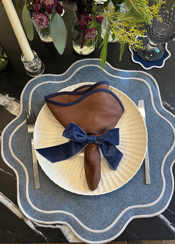 L'ensemble Brownie (set de table, serviette, dessous de verre, un rond de serviette)